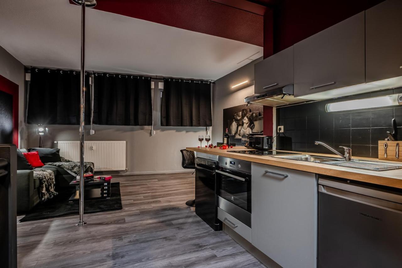 Apartamento Cocon Sensuel - 50 Nuances - Les Cocons De Nath Montbéliard Exterior foto