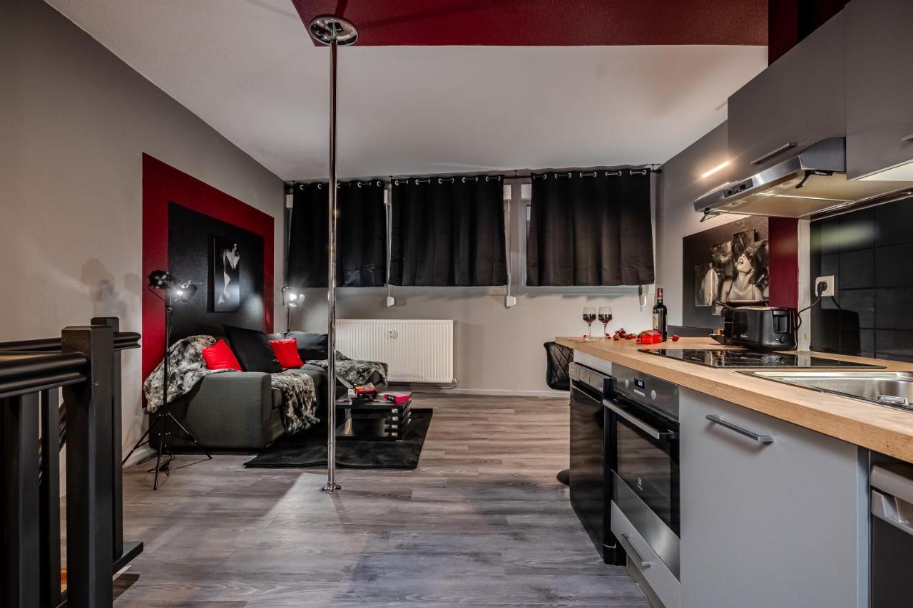 Apartamento Cocon Sensuel - 50 Nuances - Les Cocons De Nath Montbéliard Exterior foto