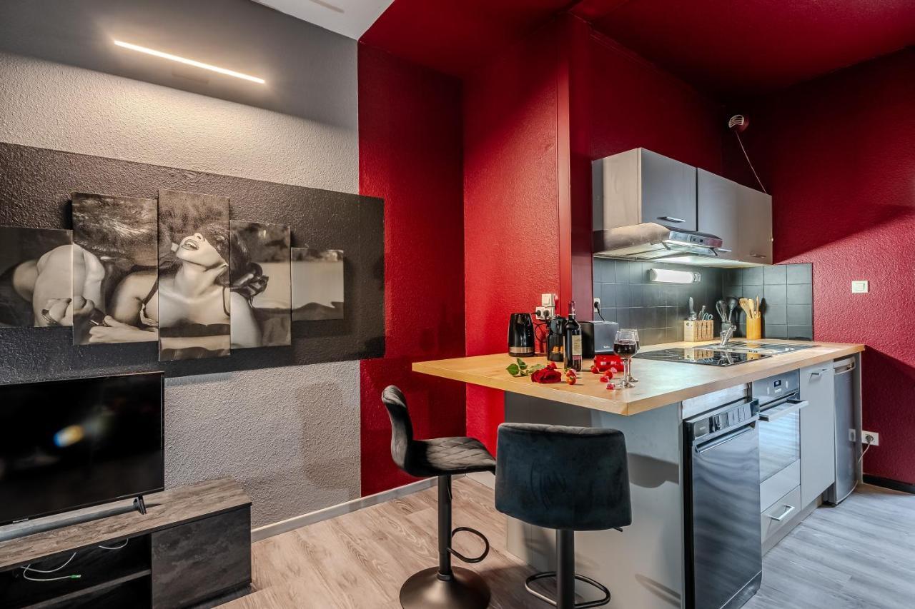Apartamento Cocon Sensuel - 50 Nuances - Les Cocons De Nath Montbéliard Exterior foto
