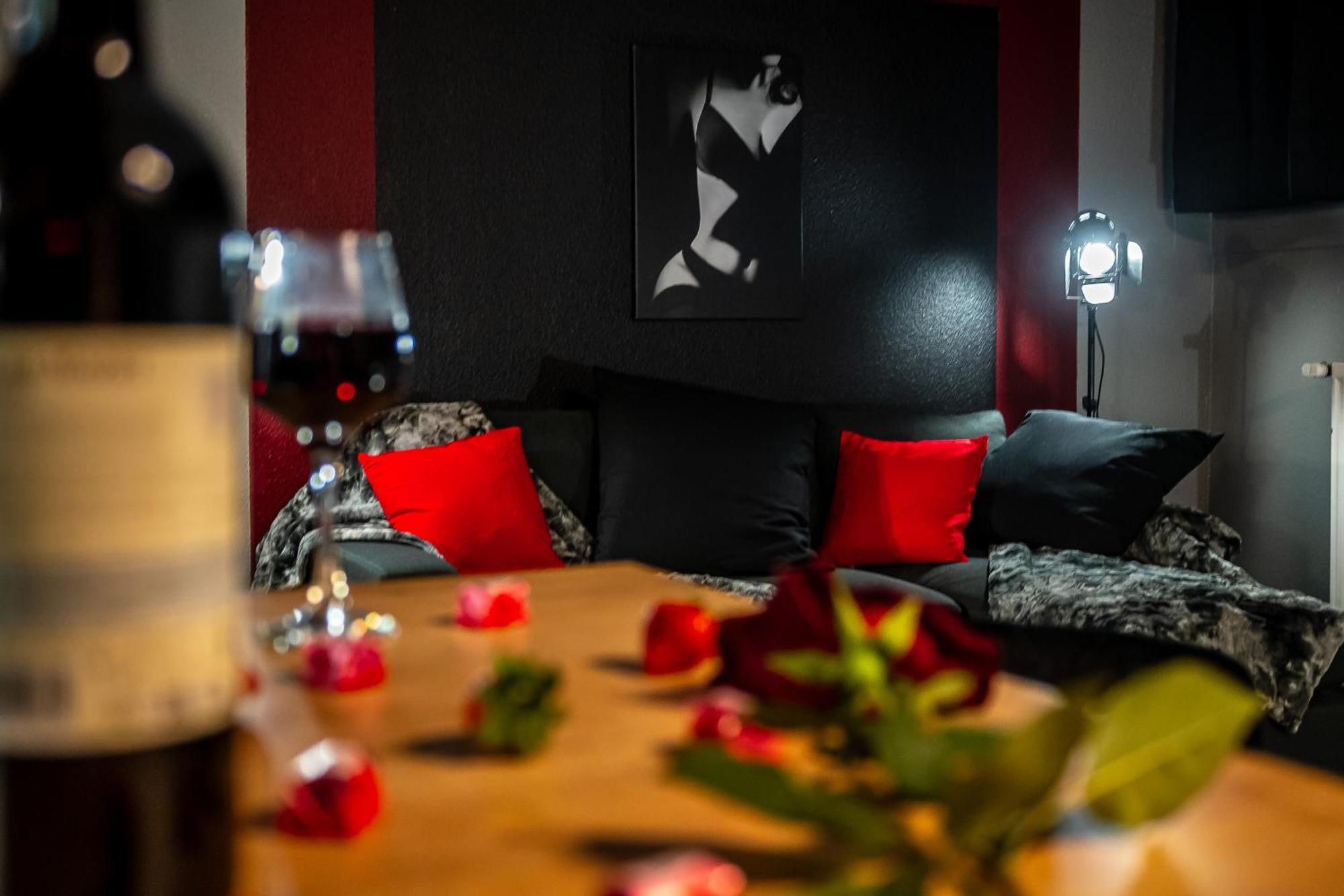 Apartamento Cocon Sensuel - 50 Nuances - Les Cocons De Nath Montbéliard Exterior foto