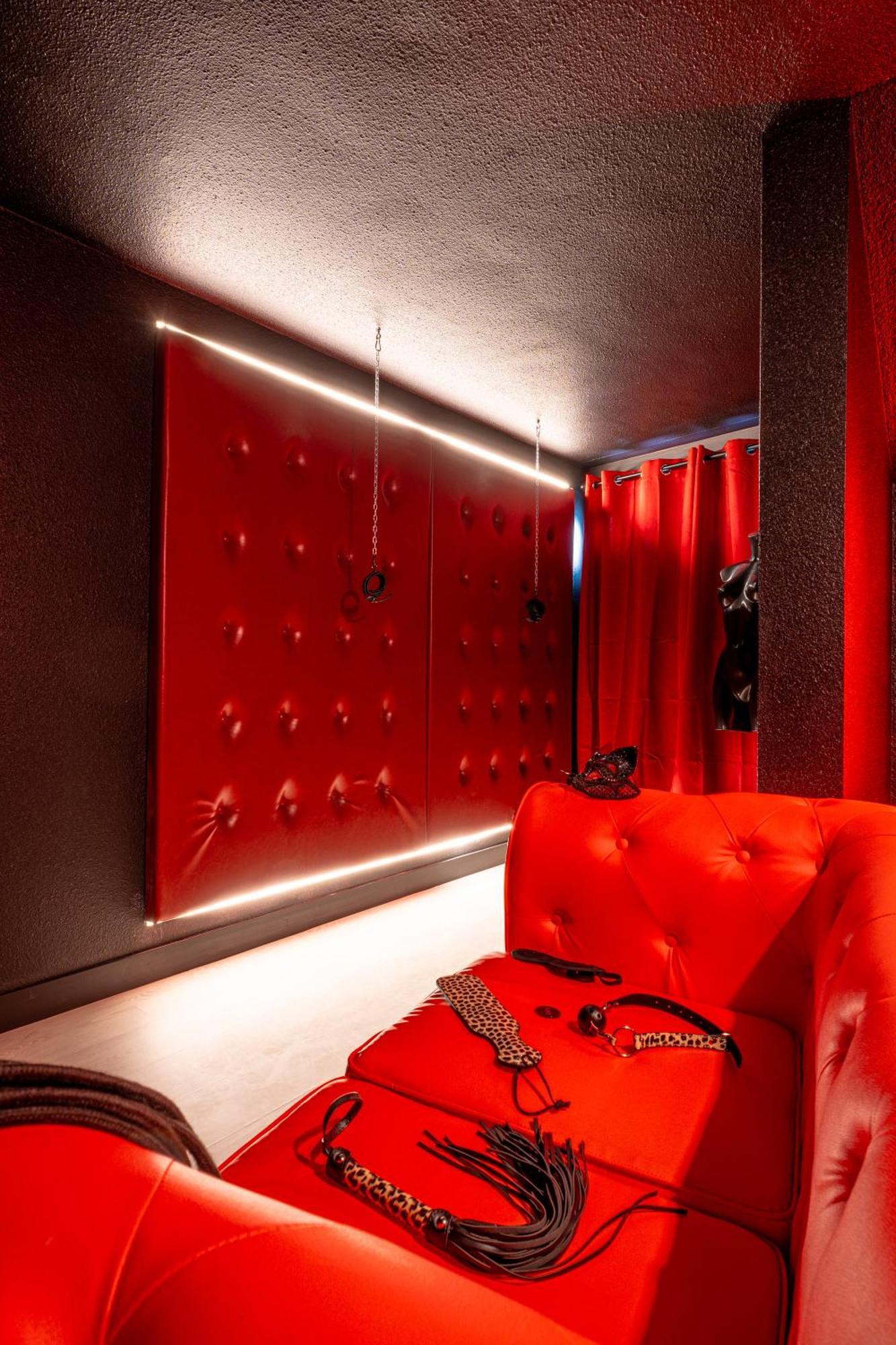 Apartamento Cocon Sensuel - 50 Nuances - Les Cocons De Nath Montbéliard Exterior foto