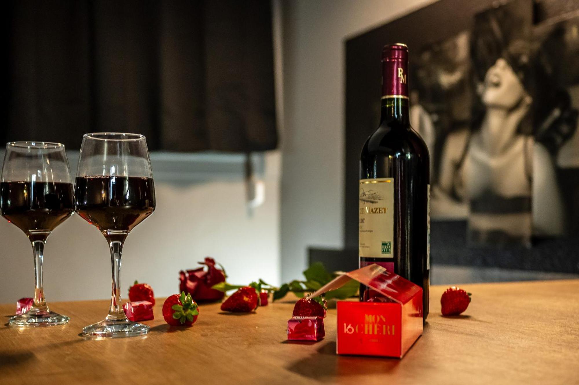Apartamento Cocon Sensuel - 50 Nuances - Les Cocons De Nath Montbéliard Exterior foto